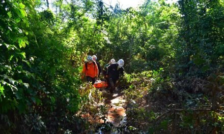 RESCATISTAS DE LA GOBERNACIÓN RECUPERAN UN CUERPO EN EL RÍO PIRAÍ, COLPA BÉLGICA
