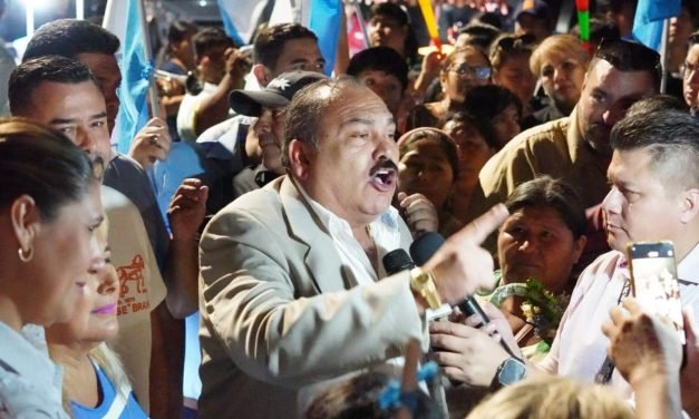 UCS INSCRIBE A LUCIANO NEGRETE COMO CANDIDATO A LA ALCALDÍA DE SANTA CRUZ