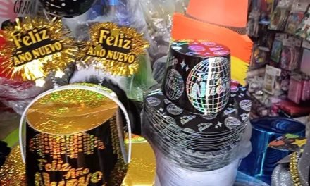 SANTA CRUZ SE ALISTA PARA RECIBIR EL 2026: COTILLONES, GORROS Y ROPA INTERIOR DE COLORES