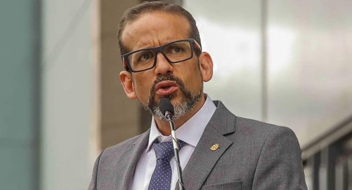 CAMACHO: “MEDIDAS DIFÍCILES PERO NECESARIAS PARA RESCATAR LA ECONOMÍA DE BOLIVIA”