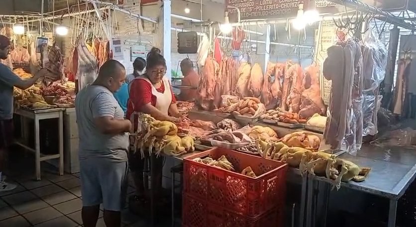 PRECIOS DE LA CARNE EN MERCADO LAZARETO PREVIO A LA CENA DE AÑO NUEVO