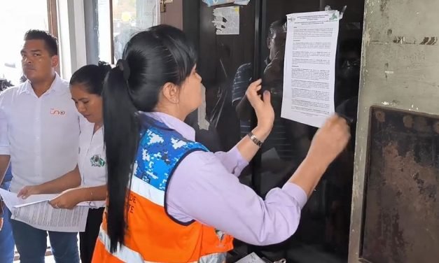 LÍNEAS DE MICRO RECIBEN NOTIFICACIONES MUNICIPALES MIENTRAS DIRIGENTE RETA AL ALCALDE