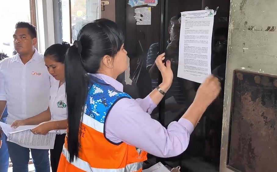 LÍNEAS DE MICRO RECIBEN NOTIFICACIONES MUNICIPALES MIENTRAS DIRIGENTE RETA AL ALCALDE