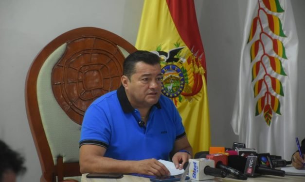 “EN EL DEBATE SE DESNUDA AL CANDIDATO”, AFIRMA JHONNY FERNÁNDEZ