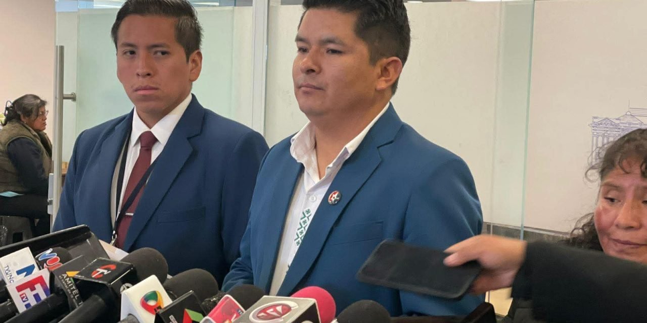 SENADOR DEL PDC RENUNCIA A CHIP CORPORATIVO Y RECHAZA PRIVILEGIOS DEL ESTADO