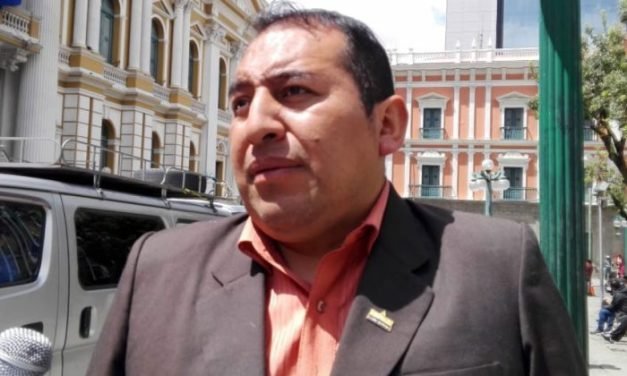 SANTAMARÍA CUESTIONA FALTA DE COHERENCIA DE LARA TRAS SU LLAMADO AL DIÁLOGO