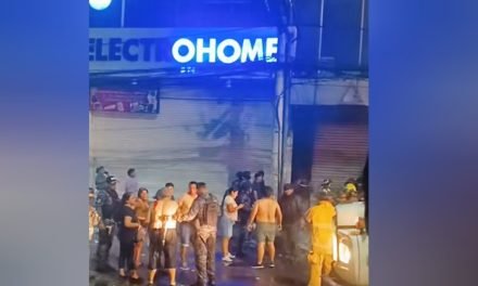 INCENDIO EN COMERCIAL DE LA ANTIGUA RAMADA MOVILIZA A BOMBEROS