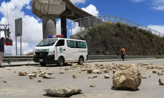 BOLIVIA TIENE PUNTOS 70 BLOQUEOS CONTRA EL DECRETO 5503