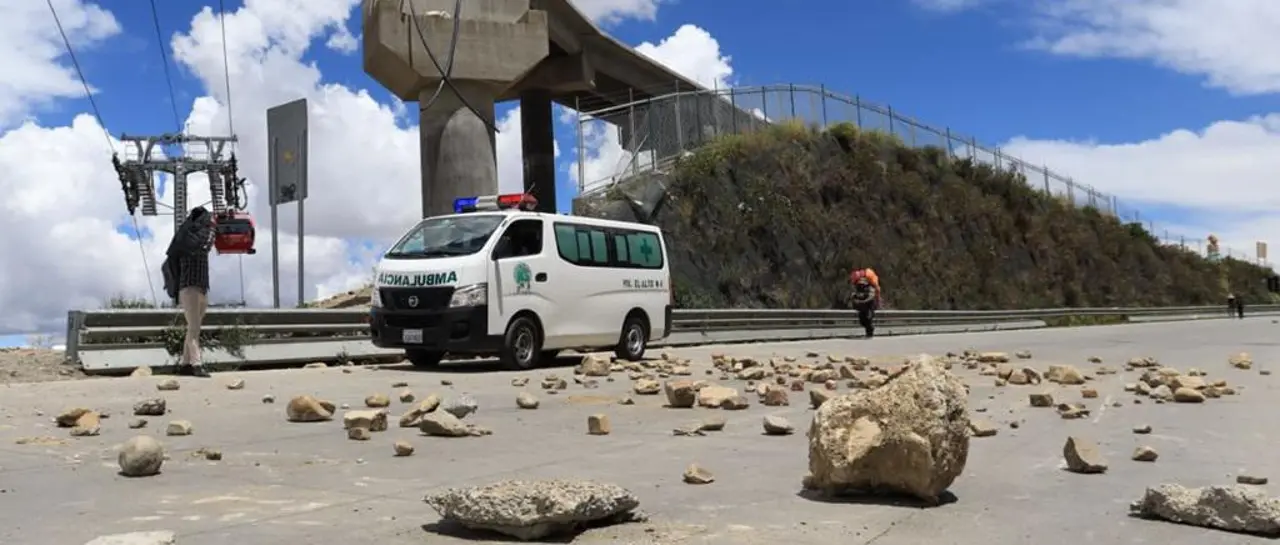 BOLIVIA TIENE PUNTOS 70 BLOQUEOS CONTRA EL DECRETO 5503