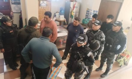 POLICÍA EJECUTA OPERATIVO EN EL HOTEL DE LA COB PARA “SECUESTRAR EXPLOSIVOS”