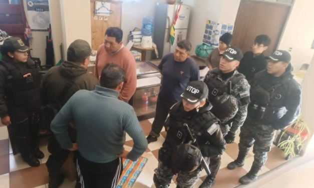 POLICÍA EJECUTA OPERATIVO EN EL HOTEL DE LA COB PARA “SECUESTRAR EXPLOSIVOS”
