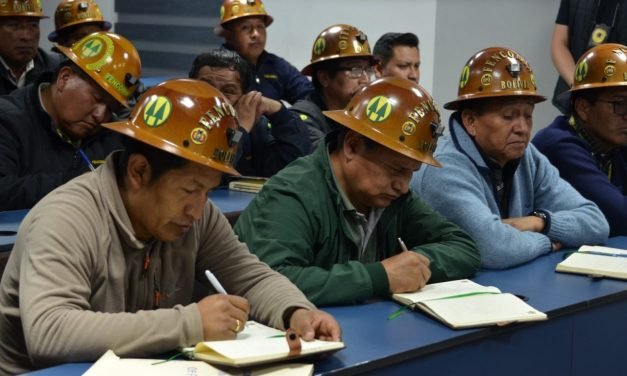 INSTALAN MESAS DE TRABAJO ENTRE EL GOBIERNO Y FENCOMIN EN LA PAZ