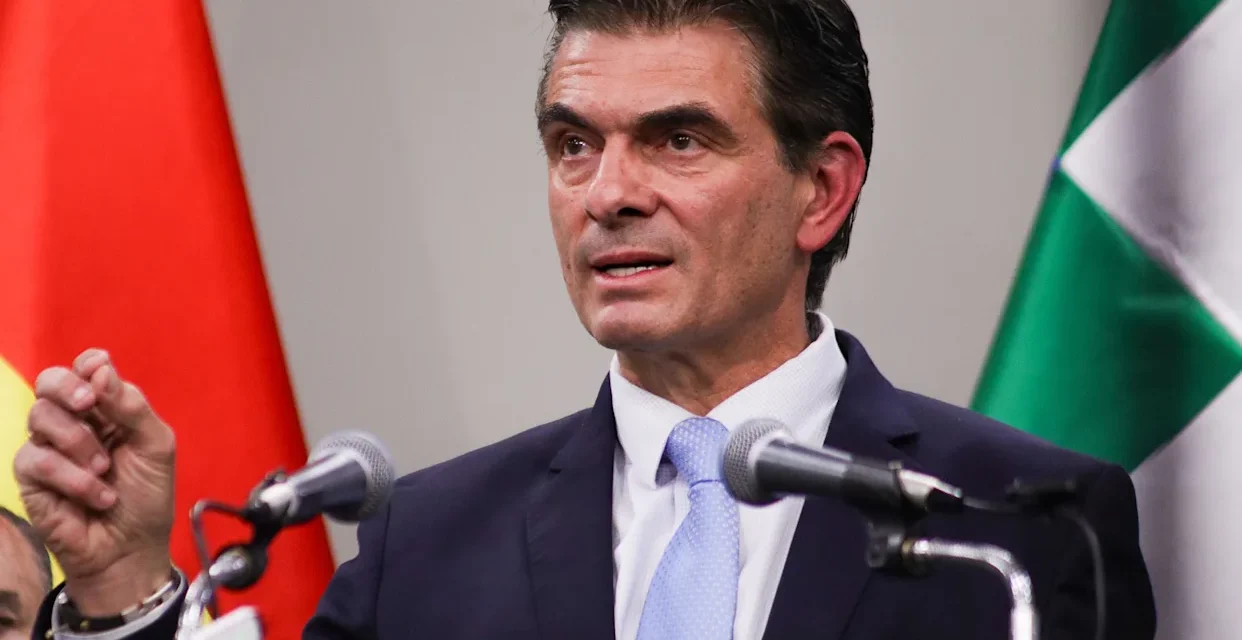 OFICIAL: EL GOBIERNO PROMULGA EL DS 5516 QUE MANTIENE EL AJUSTE EN COMBUSTIBLES Y LOS BENEFICIOS SOCIALES