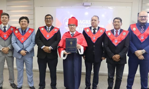 FISCAL DEPARTAMENTAL DE SANTA CRUZ, ALBERTO ZEBALLOS FLORES, DEFENDIÓ CON ÉXITO SU TESIS DOCTORAL EN LA CARRERA DE DERECHO DE LA UAGRM
