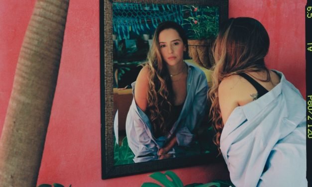 EVALUNA REAPARECE CON SU NUEVO SENCILLO «ROLLITOS DE PAPEL»