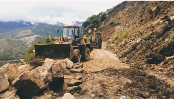 ABC RESTABLECE TRANSITABILIDAD EN LA CARRETERA A LOS VALLES TRAS INTENSO TRABAJO DE EMERGENCIA