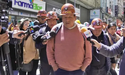 DIRIGENTE DE LA COB SE RETIRA ANTES DEL ENCUENTRO CON EL GOBIERNO POR EL DS 5503