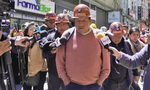 DIRIGENTE DE LA COB SE RETIRA ANTES DEL ENCUENTRO CON EL GOBIERNO POR EL DS 5503