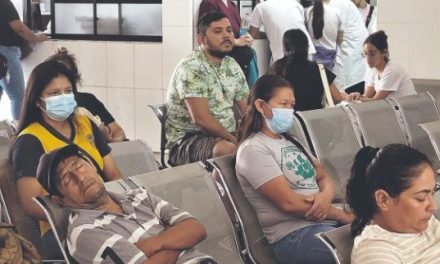 PACIENTES DENUNCIAN TRATO INHUMANO ANTE EL COLAPSO POR PAROS