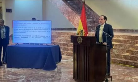 GOBIERNO Y BCB INICIAN LA DEVOLUCIÓN MASIVA DE AHORROS EN DÓLARES A NIVEL NACIONAL