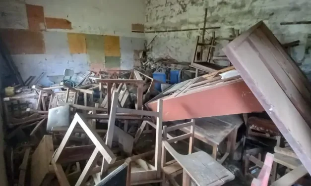 PADRES EXIGEN REFACCIONES URGENTES EN LOS COLEGIOS