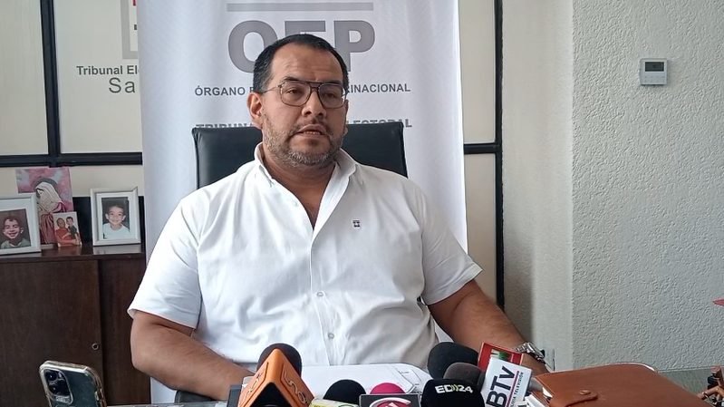 LAURA ROJAS SIGUE SIENDO CANDIDATA