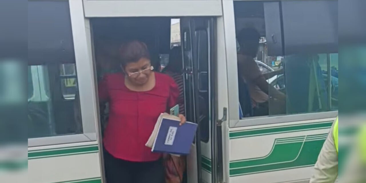 PADRES DENUNCIAN A DIRECTORA POR LLEGAR EN PRESUNTO ESTADO DE EBRIEDAD A SU UNIDAD EDUCATIVA