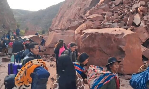 DERRUMBE INTERRUMPE EL TRÁNSITO EN LA CARRETERA ORURO–COCHABAMBA