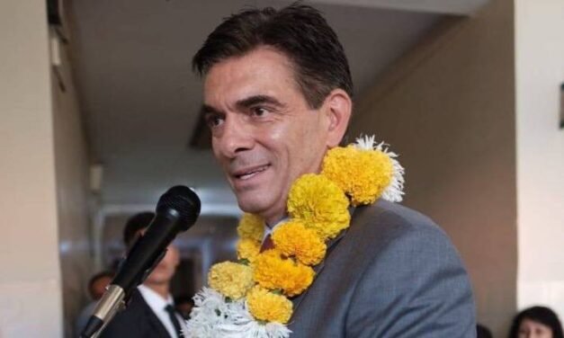 PRESIDENTE PAZ CELEBRA CAÍDA HISTÓRICA DEL RIESGO PAÍS