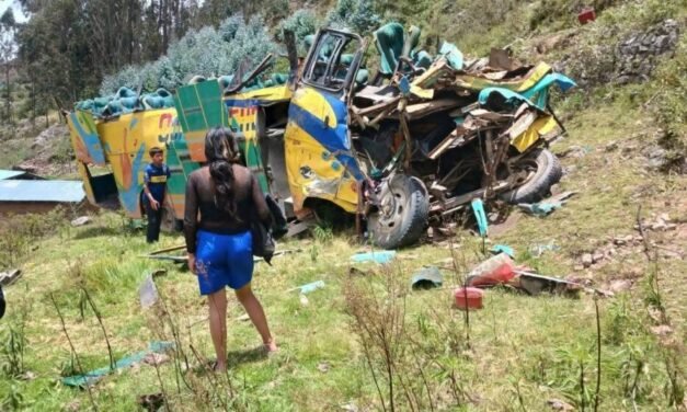 FLOTA SE EMBARRANCA EN MOCOMOCO Y DEJA VARIOS FALLECIDOS