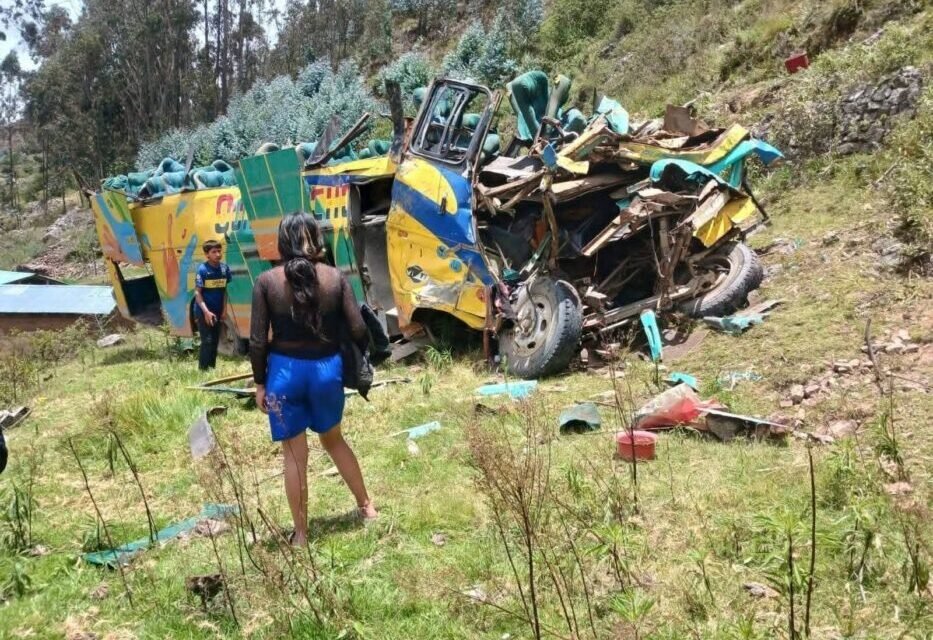 FLOTA SE EMBARRANCA EN MOCOMOCO Y DEJA VARIOS FALLECIDOS