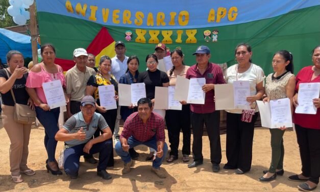 TED SANTA CRUZ ENTREGA CREDENCIALES A AUTORIDADES DE CUATRO CAPITANÍAS DEL GAIOC CHARAGUA IYAMBAE