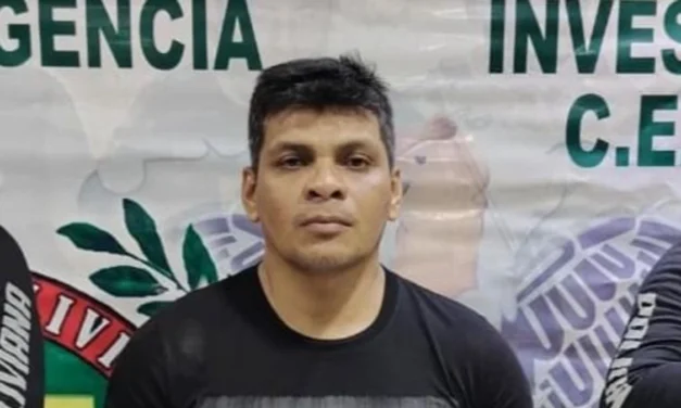 EL “REY DE LAS FUGAS” ACUSA A POLICÍAS DE LLEVARSE $US 50 MIL TRAS SU CAPTURA