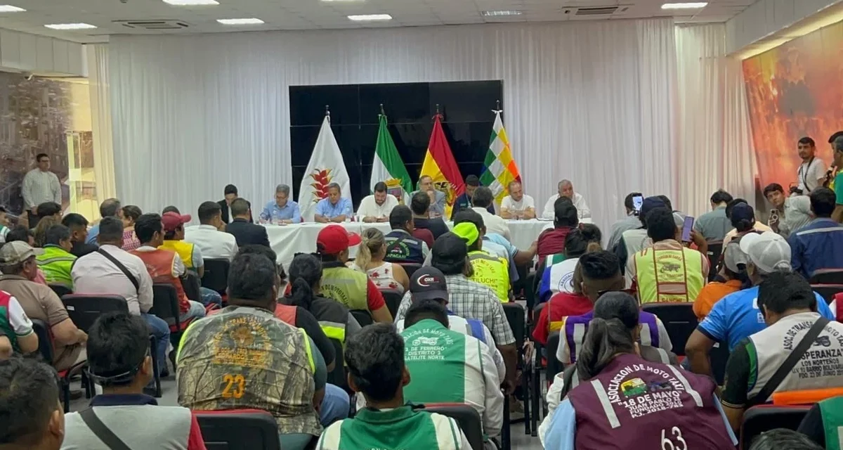 TRANSPORTE EN MOTOTAXIS Y YPFB LLEGAN A ACUERDO TRAS CONFLICTOS POR GASOLINA DE MALA CALIDAD