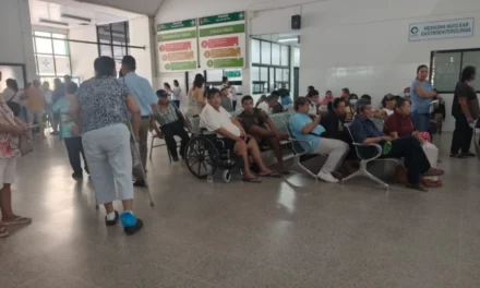 TRABAJADORES DE SALUD ACATAN PARO DE 24 HORAS POR FALTA DE PAGO