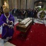 APLAUSOS Y LÁGRIMAS EN EL ÚLTIMO ADIÓS A DAVID SANTALLA