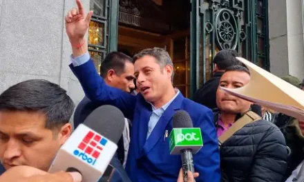 VICEPRESIDENTE LARA RESPALDA A AFECTADOS Y ANUNCIA ACCIONES POR COMBUSTIBLE DE MALA CALIDAD