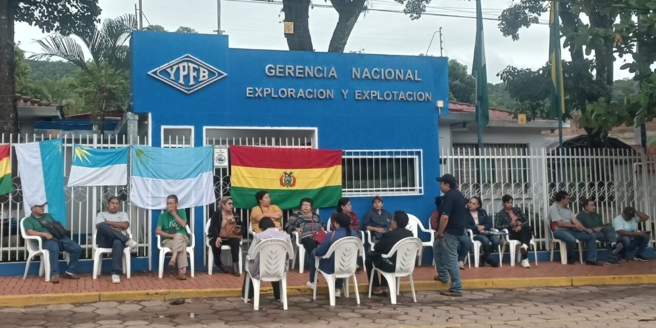 COMITÉ CÍVICO DE CAMIRI REALIZA TOMA PACÍFICA DE LA GERENCIA NACIONAL DE HIDROCARBUROS