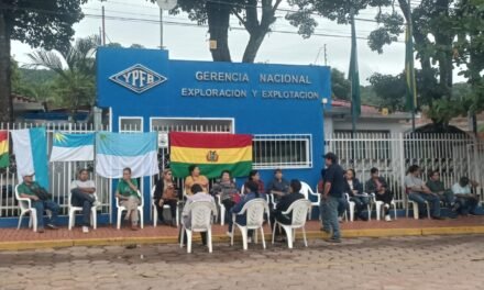 COMITÉ CÍVICO DE CAMIRI REALIZA TOMA PACÍFICA DE LA GERENCIA NACIONAL DE HIDROCARBUROS