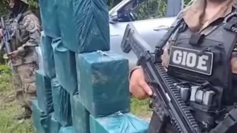 FELCN INCAUTA 840 KILOS DE COCAÍNA EN VILLA TUNARI