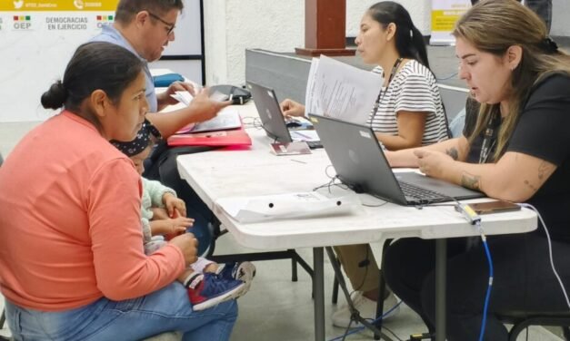 JURADOS ELECTORALES ACUDEN AL TED SANTA CRUZ PARA PRESENTAR EXCUSAS