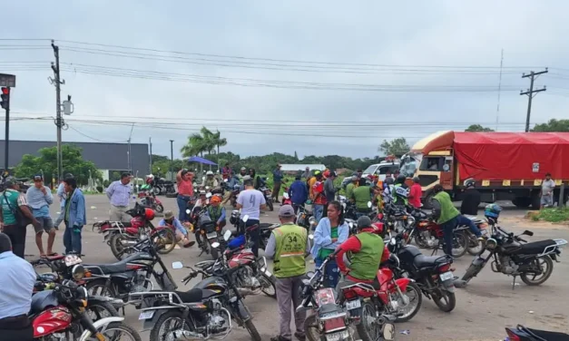 BLOQUEOS POR LA CALIDAD DE LA GASOLINA AÍSLAN A SANTA CRUZ DEL OCCIDENTE Y OTROS DEPARTAMENTOS