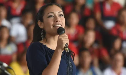 ADRIÁNA SALVATIERRA: “NO SE PUEDE AGARRAR Y QUEMAR LOS BILLETES ASÍ NOMÁS”