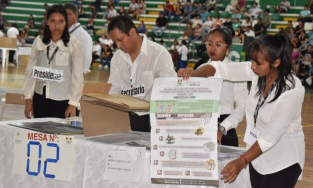 MASIVA PARTICIPACION EN LA GRAN JUNTA DE JURADOS ELECTORALES EN SANTA CRUZ