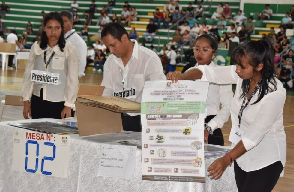 MASIVA PARTICIPACION EN LA GRAN JUNTA DE JURADOS ELECTORALES EN SANTA CRUZ