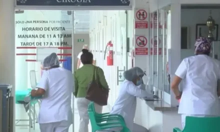 TRABAJADORES DE SALUD INICIAN PARO DE 72 HORAS EN SANTA CRUZ