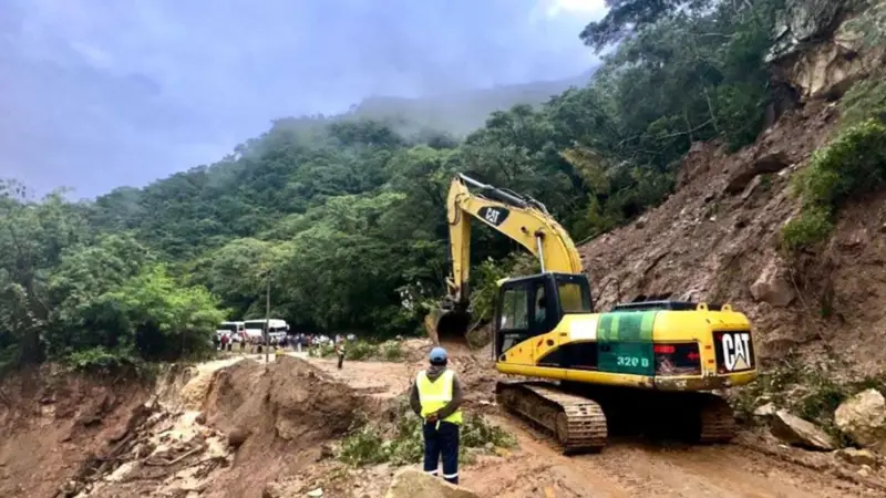 ABC INTENSIFICA MANTENIMIENTO EN CARRETERA LA ANGOSTURA – SAMAIPATA