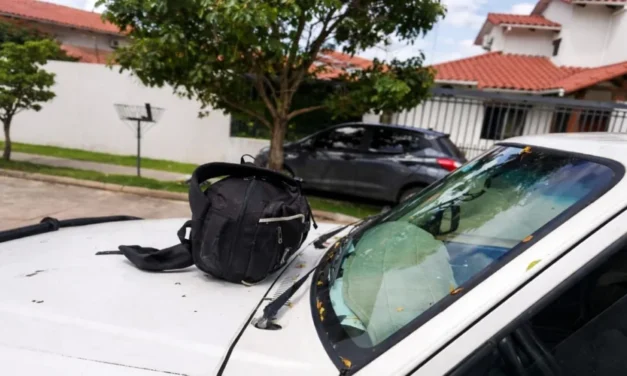 MOCHILA SOSPECHOSA EN EL URUBO TENÍA ARMAS Y CHALECOS ROBADOS A POLICIAS