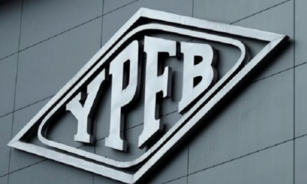 FUNCIONARIA DE YPFB ES APREHENDIDA POR PRESUNTA CORRUPCIÓN EN BOTRADING