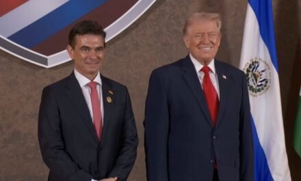 RODRIGO PAZ LLEGA A LA CUMBRE CONVOCADA POR TRUMP EN MIAMI